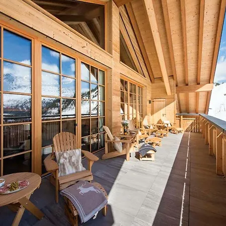 Alpine Luxury With Ski-in Access - Stunning Mountain Views