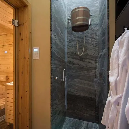 Alpine Luxury With Ski-in Access - Stunning Mountain Views Villa *